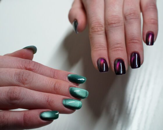 The two colour sets side by side, each showing its reflective flare.